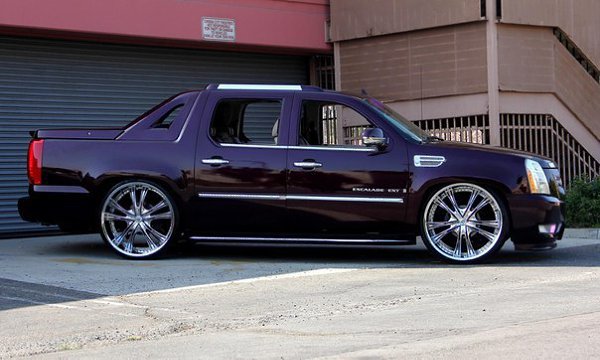 Cadillac Escalade EXT. - 7