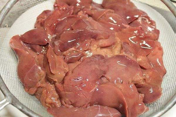 Куриная печень с луком.Ингредиенты:Печень куриная — 500 г ;Лук репчатый — 300 г 2шт;Масло ... - 3
