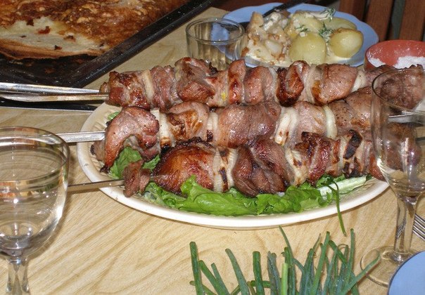 ТОР - 10 ОБАЛДЕННЫХ И ВКУСНЫХ ШАШЛЫКОВ!).1. Шашлык из свинины, маринованной в помидорах, розмарине и ...