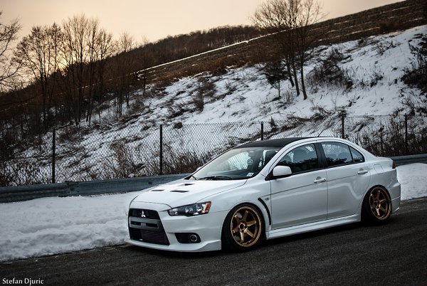 Mitsubishi Lancer Evolution X - 3