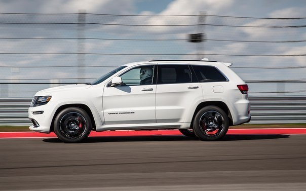 Jeep Grand Cherokee SRT - 3