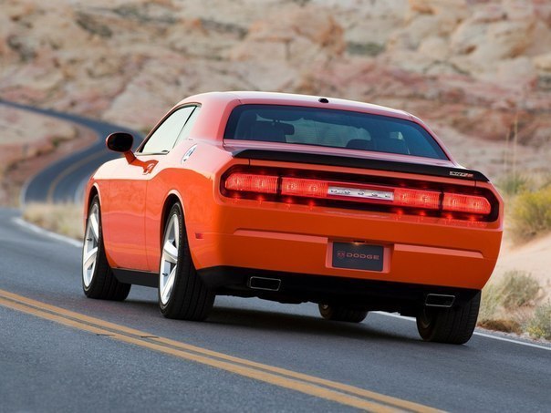 Dodge Challenger SRT8. 6.1 SRT HEMI V8 (425)   (3)6059   (..)425 ... - 6