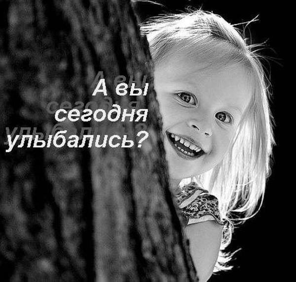Я дарю улыбки - подставляйте лица, Многих в этом мире научу мириться. Счастьем по кусочку поделюсь я ...