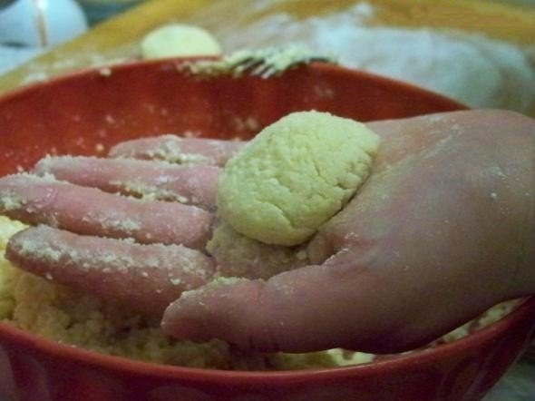 Сырники с манкой. Ингредиенты: * Творог — 400 г =1 пачка, * Яйцо — 1 штука * Манка — пару столовых ... - 5