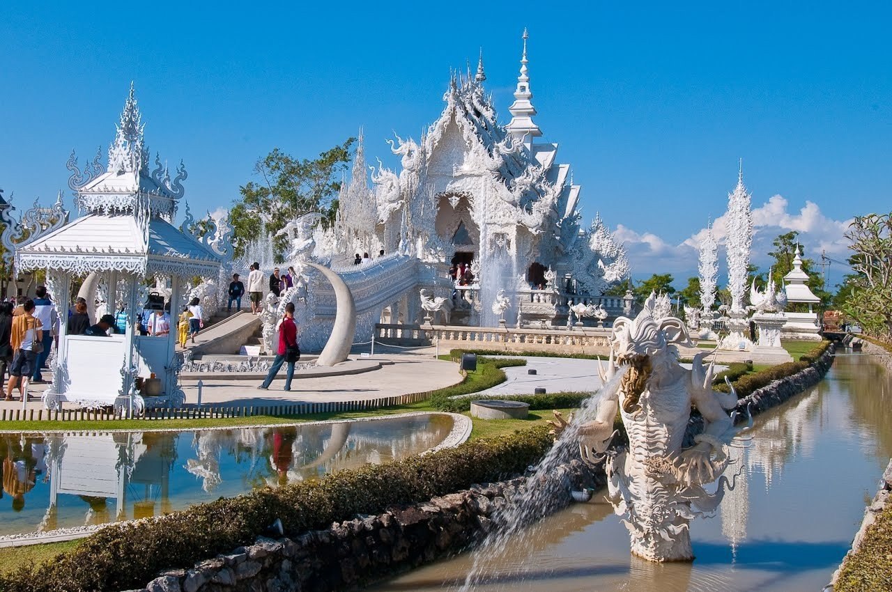     (Wat Rong Khun)   . #@travel.blog