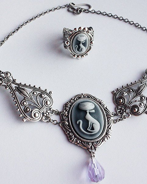   Pinkabsinthe:   .    -? ... - 179