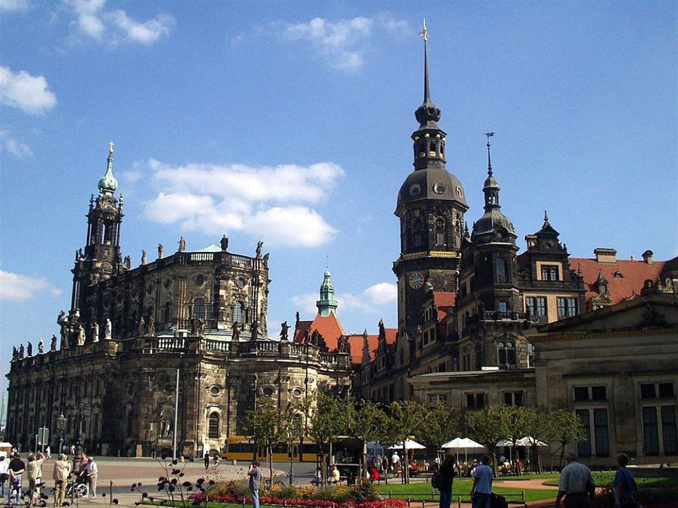 Дрезден это. Дрезден. Дрезден город в Германии. Прага Вена Дрезден. Дрезден Флоренция на Эльбе.