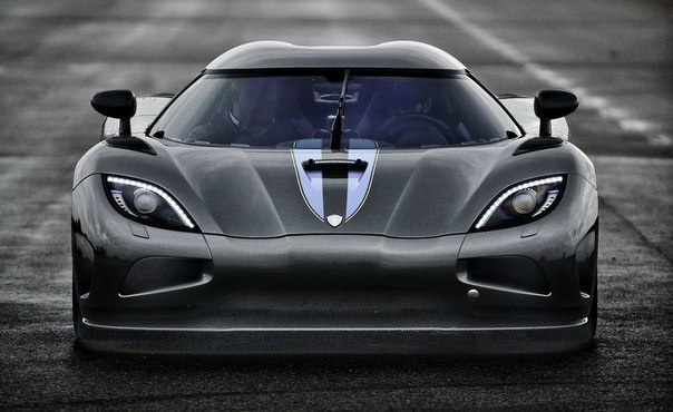 Koenigsegg Agera. 4.7L V8 : 940 ..  : 1 100  :   ...