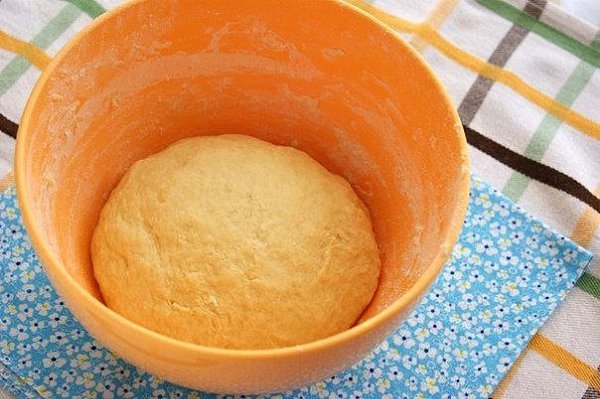 Пирог с курицей в соусе Бешамель.Опара: 100 мл теплой водыщепотка сахара1 кофейная ложечка сухих ...
