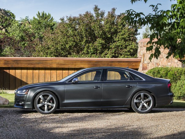 2014 Audi S8 US-spec (D4) - 3