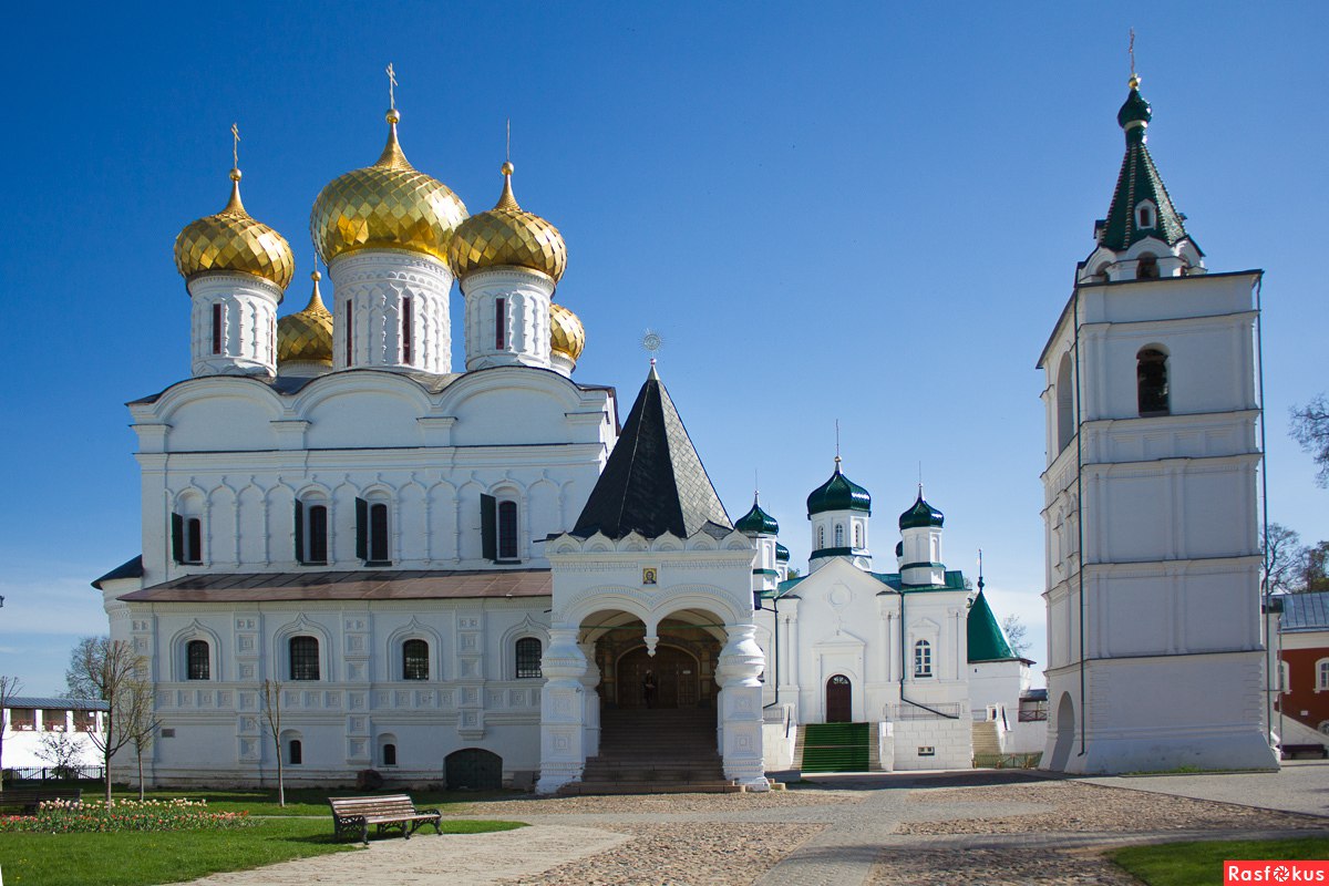 Свято Троицкий Ипатьевский монастырь в Костроме