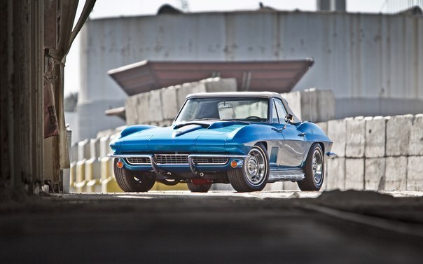 1967 Shelby GT500 vs 1967 Chevrolet Corvette Sting Ray 427 - 6