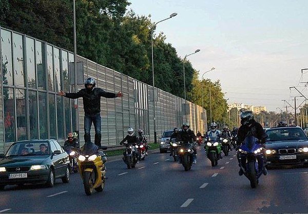 Иногда надо творить безумства. В мире, где нет логики и разума, лишь сумасшедший найдет правильный ...