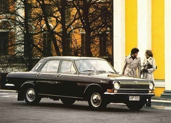 Подборка рекламных фотографий советского автопрома.
