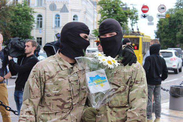 Были когда-то казаки-запорожцы, бились за Русь с поляками и турками, да только "Вже давно пiшли ...