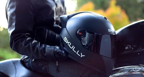 Skully AR-1 – это полноценный мотоциклетный шлем с системой расширенной реальности, которая ...