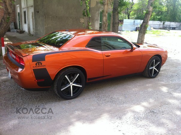 Dodge Challenger - 4