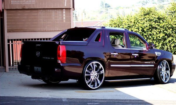 Cadillac Escalade EXT. - 6