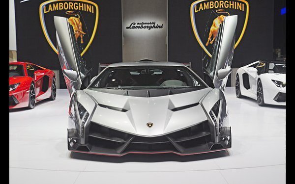 Lamborghini Veneno.  V12   6,5   750 ..    2,8 . ...