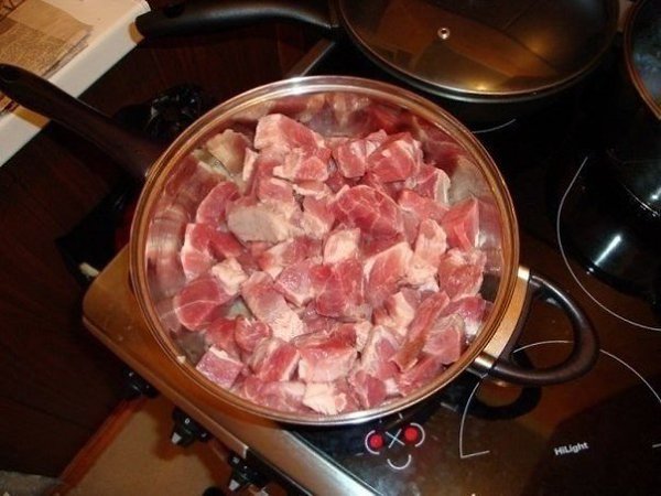 Мясо в сырном соусе.Ингредиенты:1. Мясо (у меня 1,5 кг замороженной свиной шеи)2. Шампиньоны (0,5 кг ... - 2
