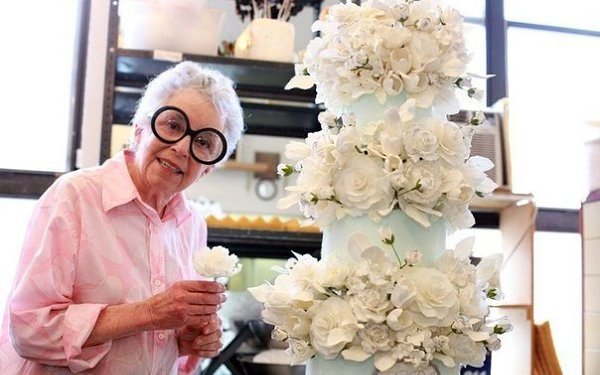 82-летняя Сильвия Вейнсток создает удивительные шедевры из тортов. И неважно, что попросит клиент - ...