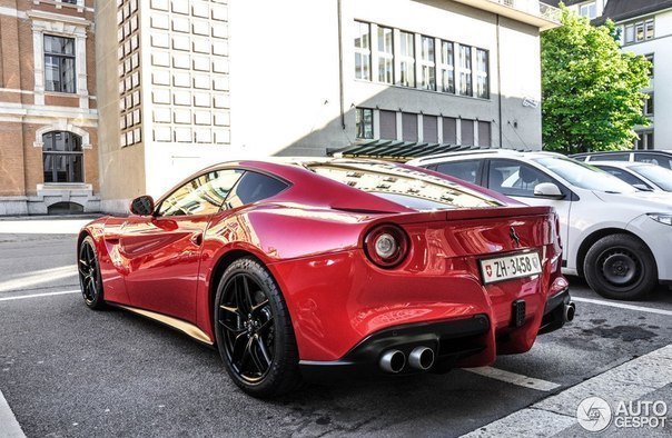 Ferrari F12 Berlinetta - 4