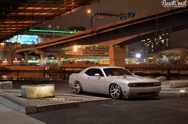 Dodge Challenger R/T. - 3