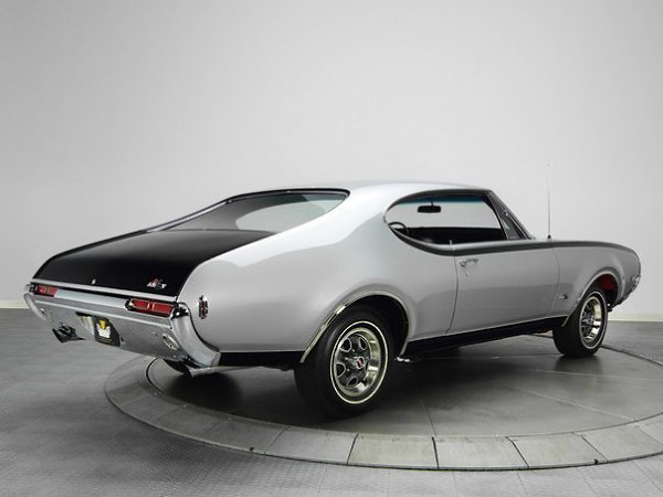 Oldsmobile Hurst/Olds 442 Holiday Coupe (4487), 1968. Всего было выпущено 515 единиц, из них 459 - ... - 3