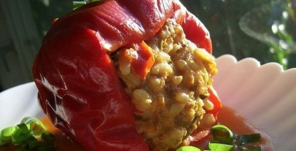 Сладкий перец, фаршированный рисом и черносливом. На 9-10 перцев: 200-250 г чернослива 3-4 головки ...