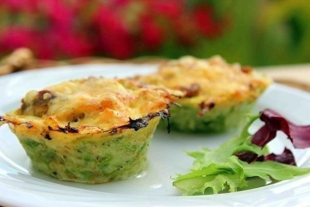Корзиночки из кабачков с куриной начинкой. 100 гр - 75 Ккал Кабачок средний - 500г. Куриное филе - ...