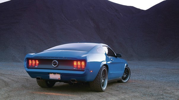 2011 Ford Mustang GT - Retro Tuning