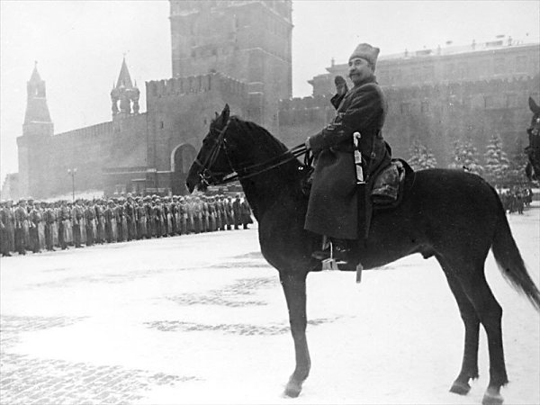 Сегодня день Октябрьской Революции 1917 года. В России 96 лет назад свергли Временное правительство ... - 5