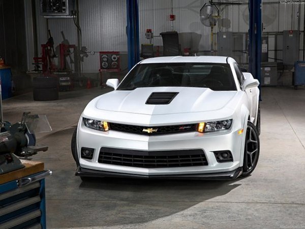 Chevrolet Camaro Z/28: пять вещей, о которых вы не знали. 1. Бейдж Z/28 чуть не отправился на ... - 2