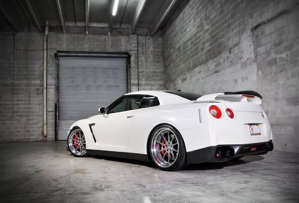 AMS Nissan GT-R R35 - 4