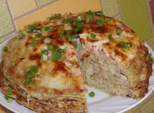 Кабачково-сырный тортик с мясом.Ингредиенты:Блины:кабачок100 гр сыраяйцо2 ст. ложки ...