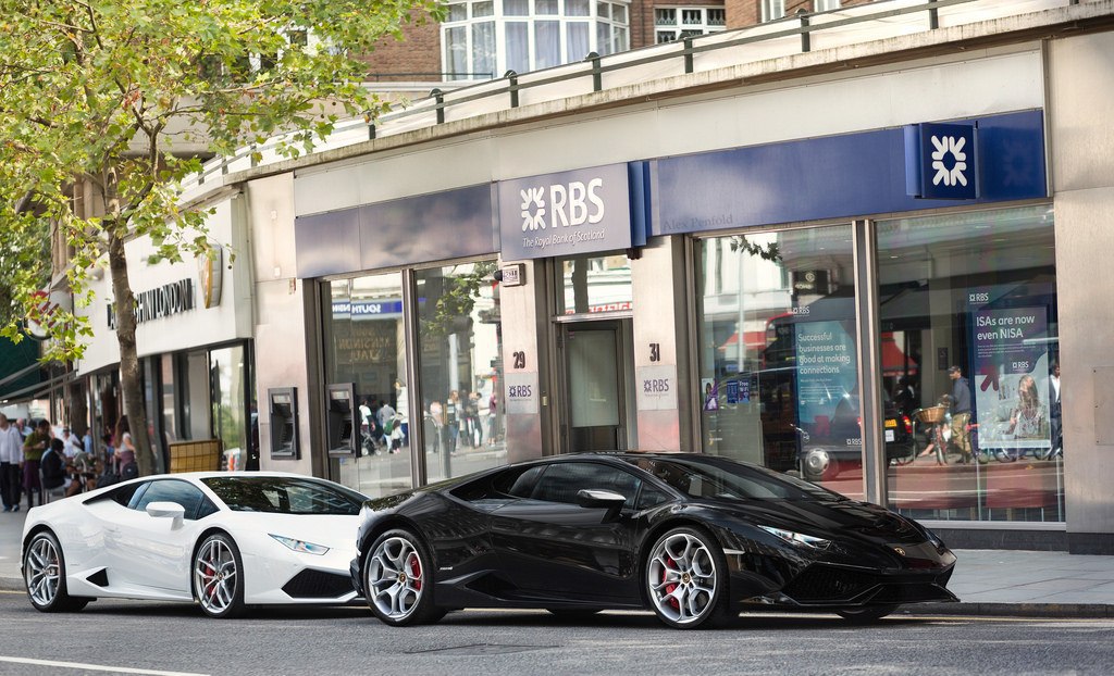 Black or White Huracan?