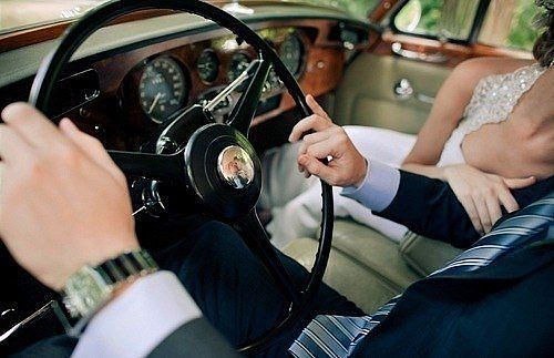 Сколько бы не было у человека "друзей", он все равно будет одинок, если рядом с ним нету ...