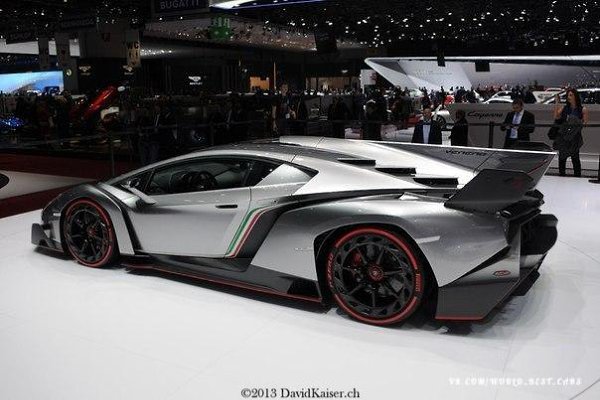 Lamborghini Veneno. V12   6,5  750 ..   2,8 ... - 3