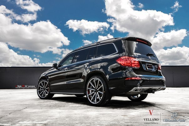 Mercedes-Benz GL 550 AMG Sports Package, 2012..