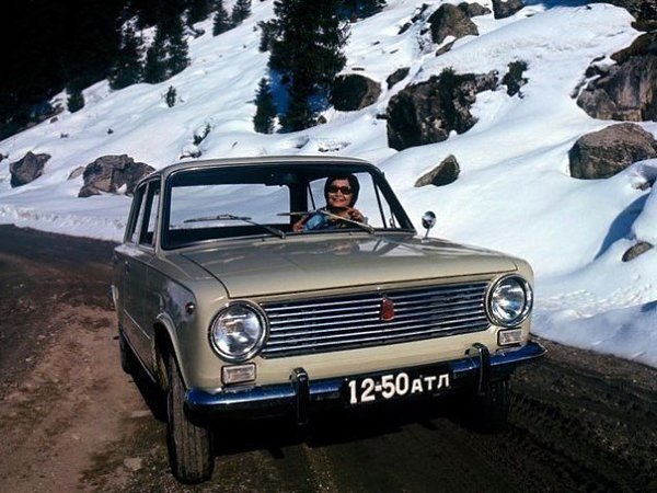Подборка рекламных фотографий советского автопрома. - 2