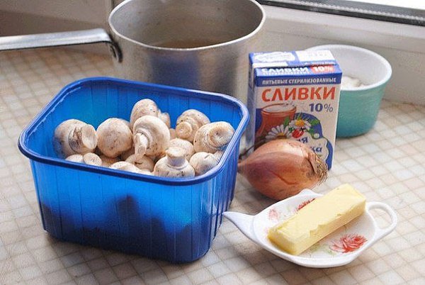 Крем-суп из шампиньонов.Ингредиенты:На 2 порции:250 г шампиньонов1 небольшая луковица1 ст.л. муки25 ... - 2