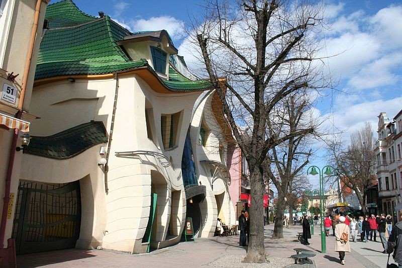   (Krzywy Domek)  , . #@travel.blog - 6