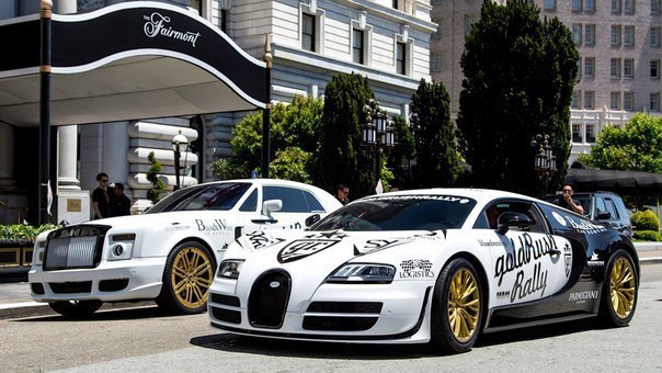 Rolls-Royce Phantom vs. Bugatti Veyron