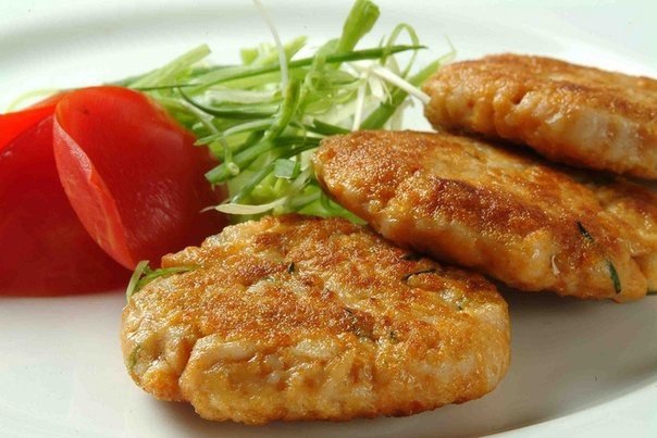 Нежнейшие куриные рубленные котлетки. Состав 500г филе куриной грудки 1 яйцо 3 ст.л. майонеза ...