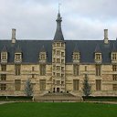   
Palais ducal de Nevers     ۻ