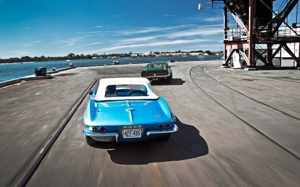 1967 Shelby GT500 vs 1967 Chevrolet Corvette Sting Ray 427 - 8