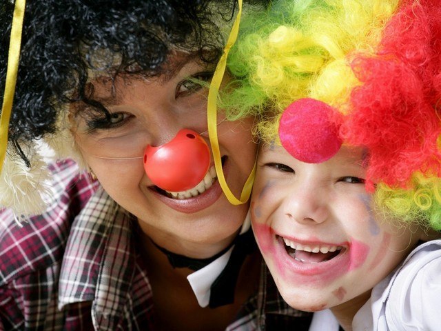 #Стихи@freshmotherssecrets. Какие странные созданья Мои родители – всегда Дают мне клятвы, обещанья, ...