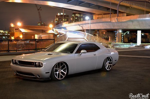 Dodge Challenger R/T.