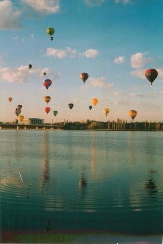 Очень многие люди всю неделю ждут пятницу, весь месяц праздника, весь год лета, и всю жизнь счастья. ... - 2