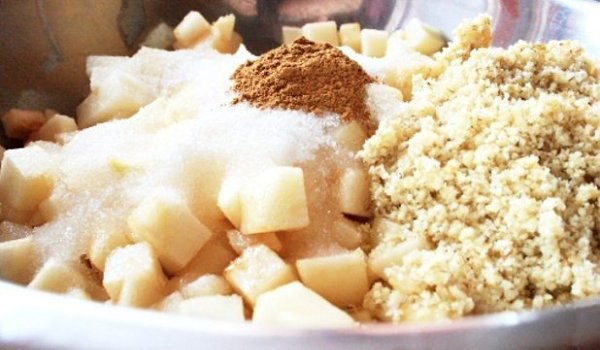 Слоеные пирожки с яблоками. Вам потребуется: 3 шт. слоеного теста 3 яблока 1 стакан грецких орехов ... - 3
